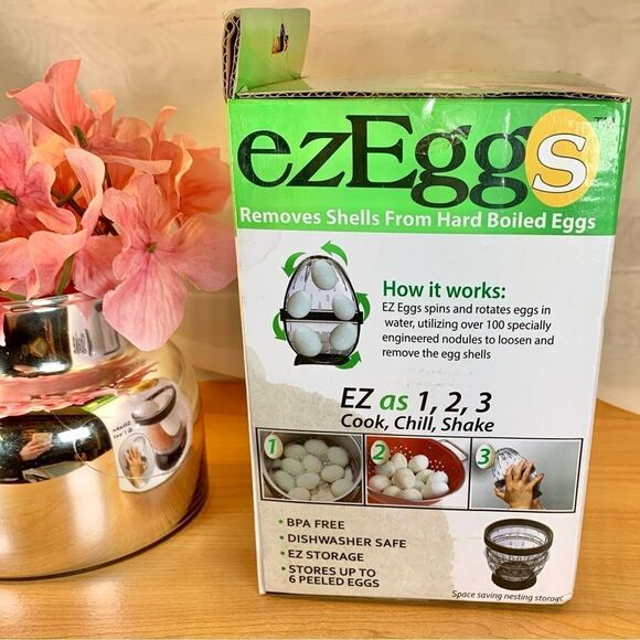 ezEggs - Hard Boiled Egg Peeler 3 Egg Peeler - As Seen On TV - Picture 2 of 4